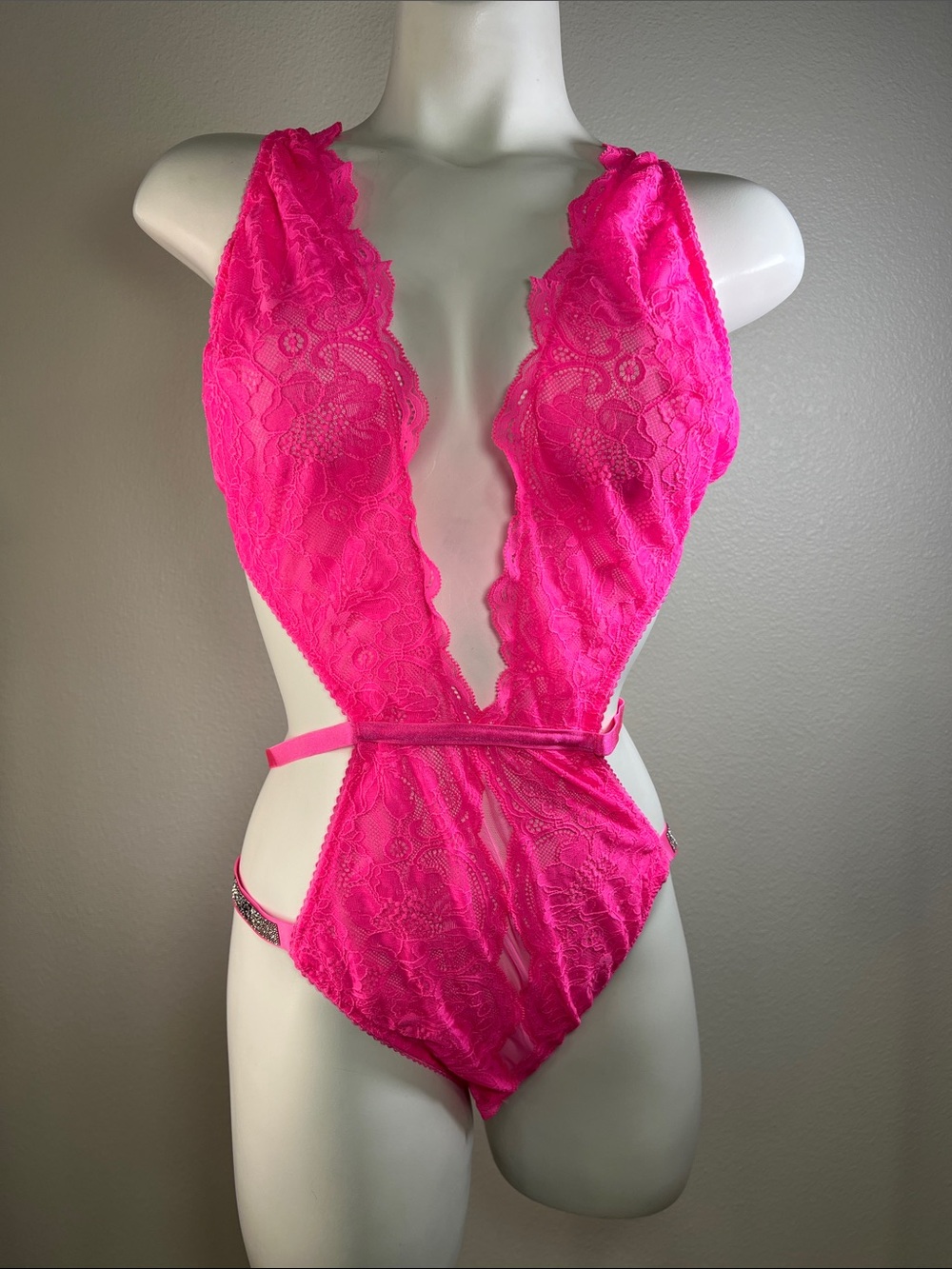 Victoria's Secret Fuschia Frenzy Pink Shine Strap Lace Crotchless Bodysuit XL